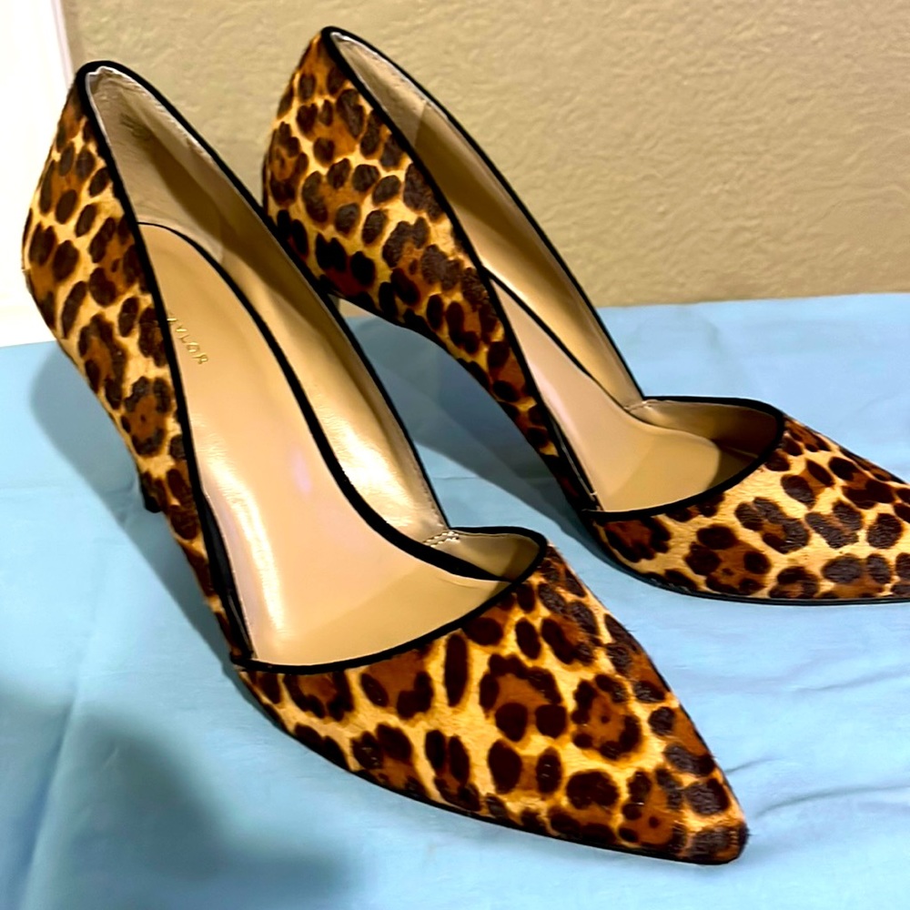 Size 9 medium Ann Taylor pumps. Worn one time.